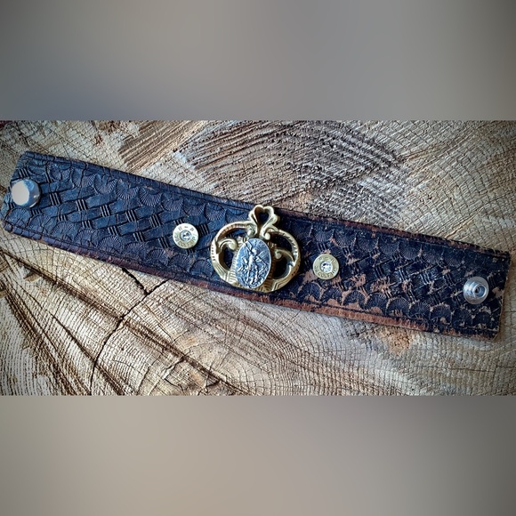 Leather cuff, St Michael,up to 7” wrist - Picture 5 of 9